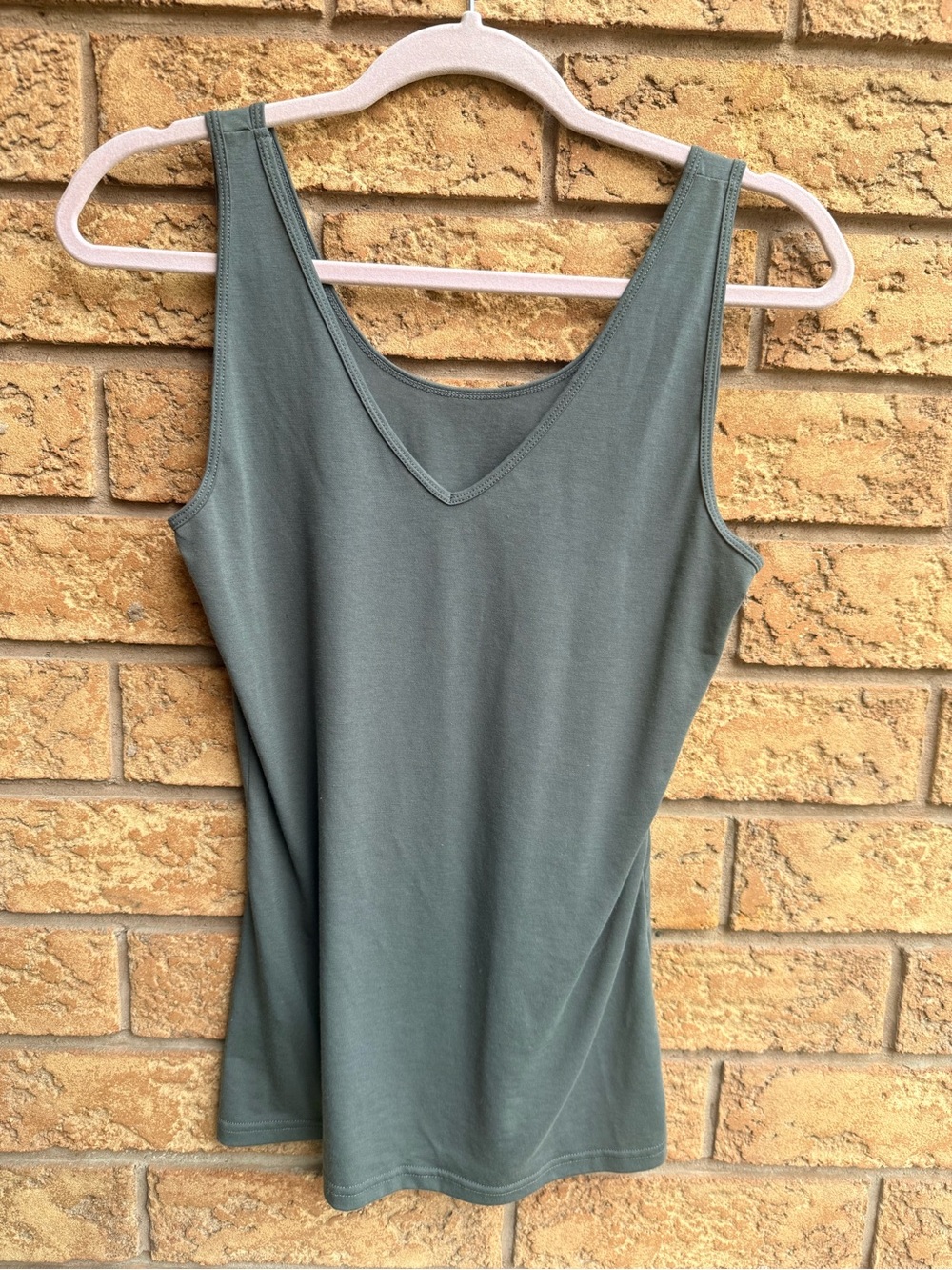 10/$25 • 32 Degrees Slate Slouchy V-Neck Tank